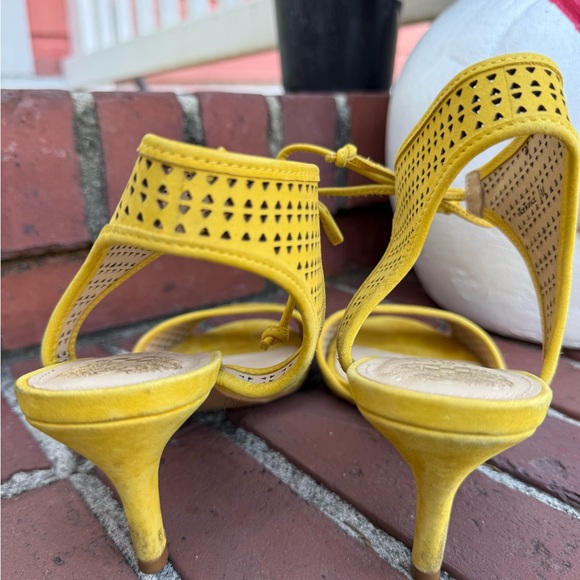 Vince Camuto Yellow Women's Sandals Size 8M - Picture 4 of 7